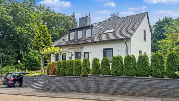 Immobilie in Ritterhude - Vielseitiges Einfamilienhaus mit Einliegerwohnung &amp; ehemaliger Arztpraxis auf großem Grundstück - Bild 0