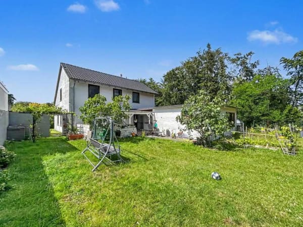 Immobilie in Ritterhude - Vielseitiges Einfamilienhaus mit Einliegerwohnung &amp; ehemaliger Arztpraxis auf großem Grundstück - Bild 1
