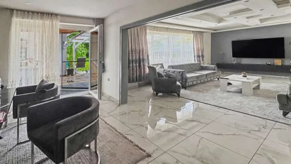 Immobilie in Ritterhude - Vielseitiges Einfamilienhaus mit Einliegerwohnung &amp; ehemaliger Arztpraxis auf großem Grundstück - Bild 2