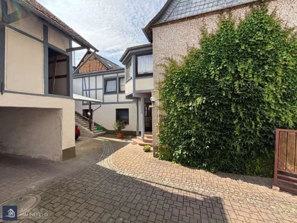 Immobilie in Hünfelden - Wohnen mit Pferden – Charmantes Wohnhaus mit drei Pferdeboxen, Scheune und Weidefläche - Bild 2