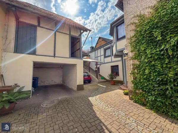 Immobilie in Hünfelden - Wohnen mit Pferden – Charmantes Wohnhaus mit drei Pferdeboxen, Scheune und Weidefläche - Bild 3