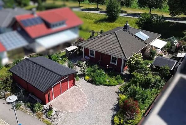 Immobilie in Wolfegg - Für jetzt und für später: Ebenerdiger Bungalow mit liebevoll angelegtem Garten in Wolfegg - Bild 1