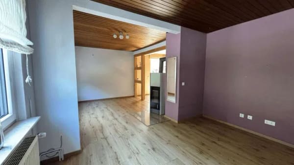Immobilie in Isenburg - Gepflegtes Einfamilienhaus mit überdachter Terrasse, Garage und Einbauküche - Bild 3