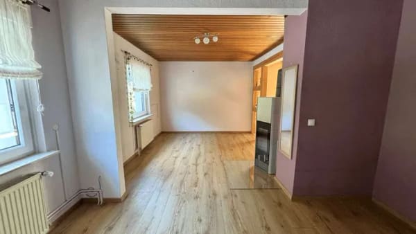 Immobilie in Isenburg - Gepflegtes Einfamilienhaus mit überdachter Terrasse, Garage und Einbauküche - Bild 4