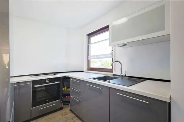 Immobilie in Schwieberdingen - Optimal für Singles oder Paare! Modernisierte Wohnung mit sonnigem Süd-Balkon - Bild 2
