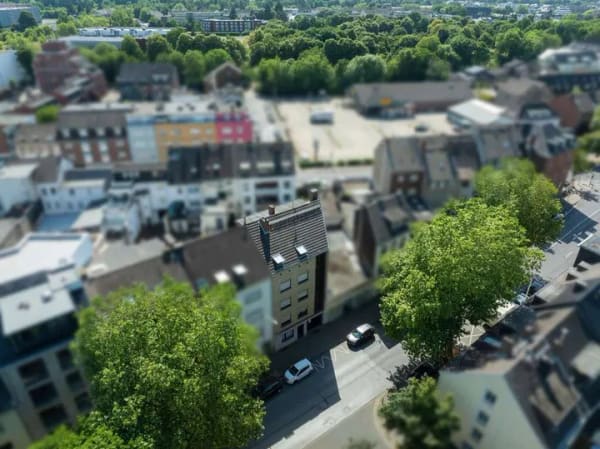 Immobilie in Düren - Gepflegtes 5-Familienhaus mit 2 Garagen und Entwicklungspotenzial - Bild 2