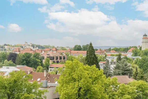 Immobilie in Freising - Weitblick! Gut geschnittene 2-Zimmer-Eigentumswohnung mit Süd-West-Balkon und bester Infrastruktur - Bild 2