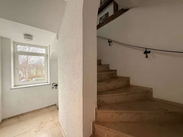 Immobilie in Freiberg - Solides Mehrfamilienhaus mit Altbauflair und Entwicklungspotenzial - Bild 1