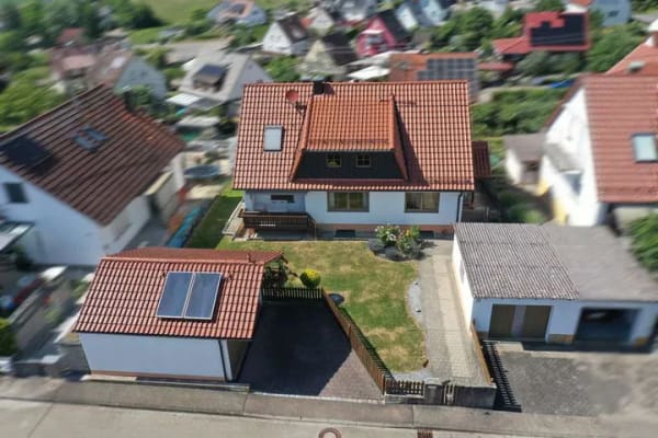 Immobilie in Syrgenstein - Traumhaftes Ein- bzw. Zweifamilienhaus in Syrgenstein! Ein Familiendomizil mit 3 Garagen ! - Bild 1