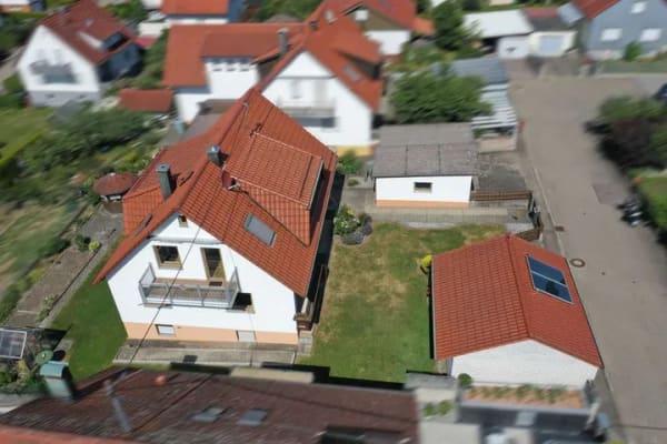 Immobilie in Syrgenstein - Traumhaftes Ein- bzw. Zweifamilienhaus in Syrgenstein! Ein Familiendomizil mit 3 Garagen ! - Bild 3
