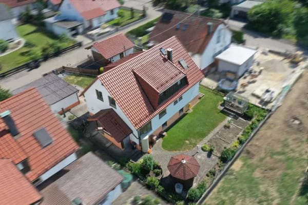 Immobilie in Syrgenstein - Traumhaftes Ein- bzw. Zweifamilienhaus in Syrgenstein! Ein Familiendomizil mit 3 Garagen ! - Bild 4