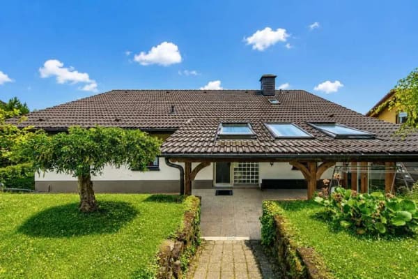Immobilie in Gütenbach - Großes und sehr gepflegtes Zweifamilienhaus in guter sonniger Lage in Gütenbach - Bild 0
