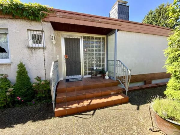 Immobilie in Mörfelden-Walldorf - *** Wohnen auf einer Ebene - Bungalow mit Garten in Walldorf *** - Bild 1