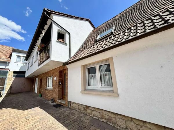 Immobilie in Neustadt an der Weinstraße - Wohntraum in Neustadt - zwei gepflegte Häuser mit großzügiger Wohnfläche, Scheune und Garten - Bild 1