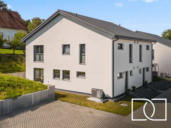 Immobilie in Heinersreuth - Baujahr 2021! Energieeffizienter KfW-40 Neubau mit PV-Anlage und in ruhiger Lage - Bild 0