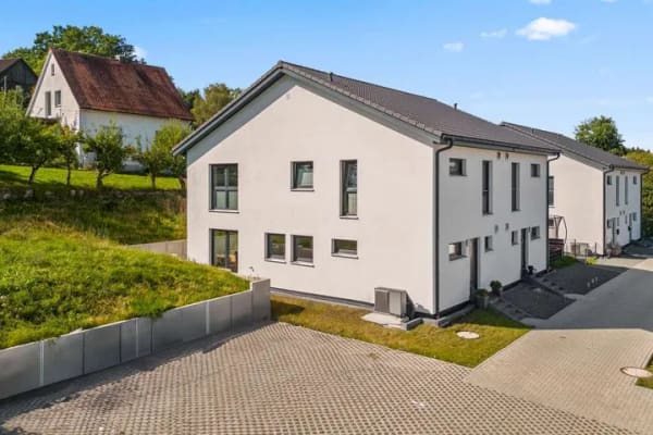 Immobilie in Heinersreuth - Baujahr 2021! Energieeffizienter KfW-40 Neubau mit PV-Anlage und in ruhiger Lage - Bild 1