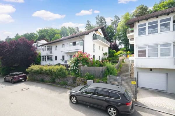 Immobilie in Wartenberg - Attraktive 2-Zimmer-Dachgeschosswohnung mit zwei Balkonen und herrlichem Ausblick - Bild 0