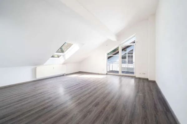 Immobilie in Wartenberg - Attraktive 2-Zimmer-Dachgeschosswohnung mit zwei Balkonen und herrlichem Ausblick - Bild 2