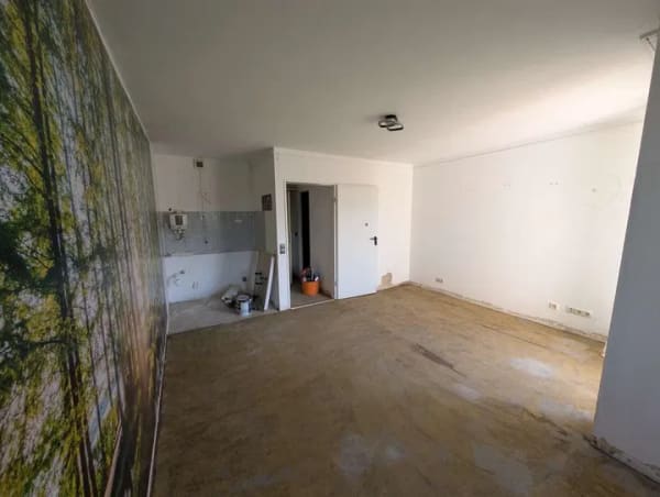 Immobilie in Sankt Augustin - Sanierungsbedürftiges 1-Zimmer-Apartment mit Balkon, Tiefgarage und Keller in Sankt Augustin - Bild 1