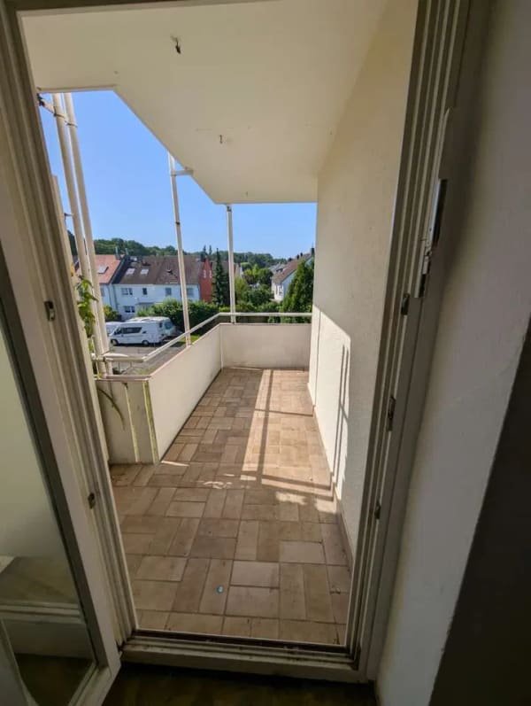 Immobilie in Sankt Augustin - Sanierungsbedürftiges 1-Zimmer-Apartment mit Balkon, Tiefgarage und Keller in Sankt Augustin - Bild 3