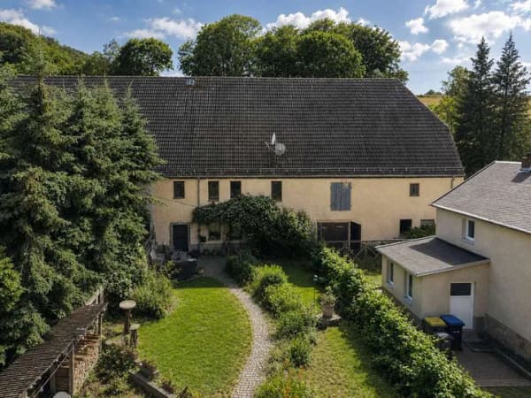 Immobilie in Bad Gottleuba-Berggießhübel - Wohnen auf dem ehemaligen Rittergut Giesenstein! Einfamilienhaus mit Ausbaupotenzial zu verkaufen! - Bild 1