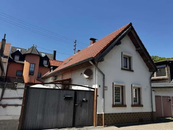 Immobilie in Heßheim - Heßheim: Kompaktes Haus mit 4,5 Zimmern …Handwerker aufgepasst - Bild 1