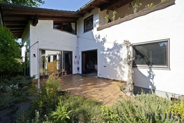 Immobilie in Feldkirchen-Westerham - ELVIRA - Feldkirchen-Westerham, großzügiges Zweifamilienhaus auf schönem Grundstück in ruhiger Lage - Bild 0