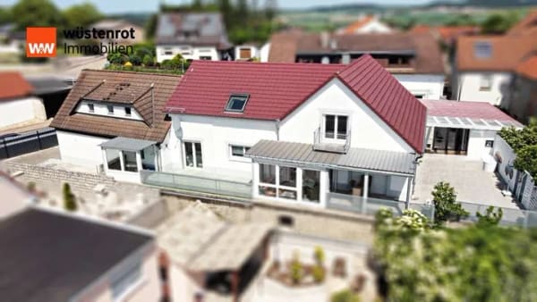 Immobilie in Neresheim - Großzügiges Raumwunder mit Einliegerwohnung, 3 Garagen & moderner Technik in Neresheim-Ohmenheim - Bild 1
