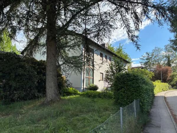 Immobilie in Isen - MH Immobilien - Attraktives Zweifamilienhaus - Kapitalanlage oder Eigennutz- Fernwärme! - Bild 1