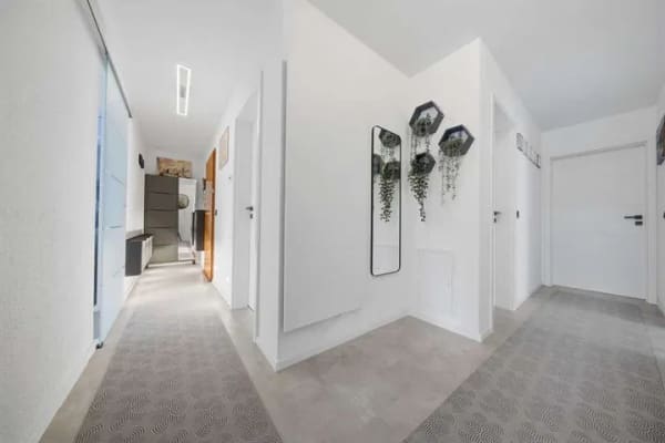 Immobilie in Riederich - Hochwertig modernisierte 4,5-Zimmer-Wohnung | Smart Home | Garage | großer Balkon - Bild 2