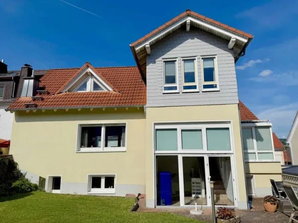 Immobilie in Selters (Taunus) - ---Top gepflegtes Einfamilienhaus mit ELW, Wintergarten und liebevoll angelegtem Garten--- - Bild 2