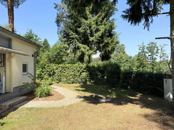 Immobilie in Lindow (Mark) - Traumhafte Hanglage mit Seeblick moderner Bungalow mit Gästehaus und Sportboot - Bild 2