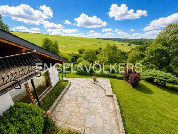 Immobilie in Bad Schwalbach - Großzügiges Familienanwesen mit Fernblick  - nur sechs Fahrminuten von Bad Schwalbach - Bild 1