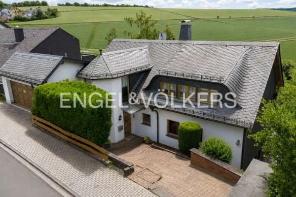 Immobilie in Bad Schwalbach - Großzügiges Familienanwesen mit Fernblick  - nur sechs Fahrminuten von Bad Schwalbach - Bild 2