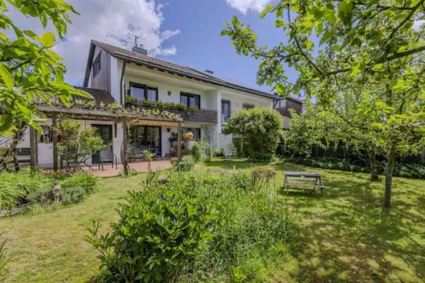 Immobilie in Forstinning - Ein Ort zum Wohlfühlen: Haus mit liebevoll angelegten Garten - Bild 0