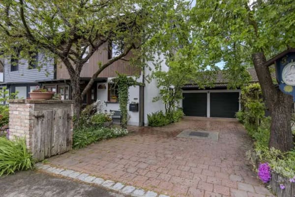 Immobilie in Forstinning - Ein Ort zum Wohlfühlen: Haus mit liebevoll angelegten Garten - Bild 3
