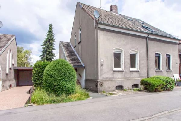 Immobilie in Gladbeck - Blömker! Charmante DHH mit Garten und viel Potenzial für kreative Familien in Gladbeck-Brauck! - Bild 1