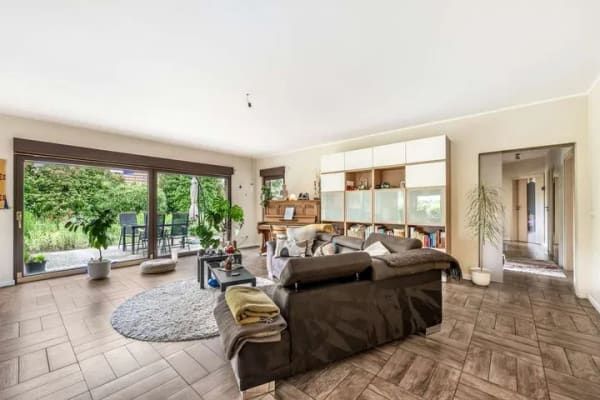 Immobilie in Dötlingen - Großzügiger Bungalow mit Doppelgarage und traumhaftem Garten auf einer Ebene - Bild 2