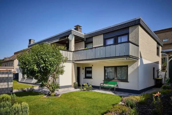 Immobilie in Meschede - Modernisierter Bungalow mit Einliegerwohnung und traumhaftem Garten - Bild 2