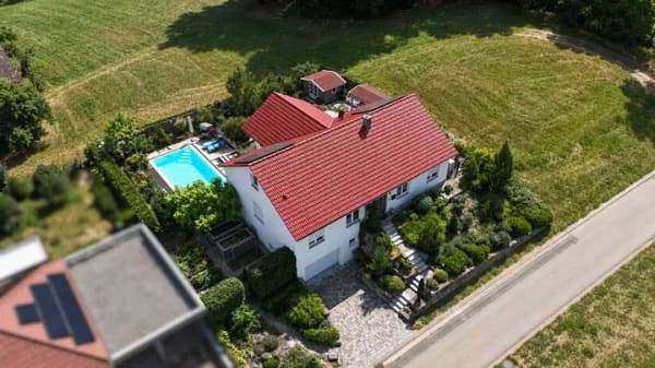 Immobilie in Dentlein am Forst - Stilvolles Wohnen im Grünen mit Pool, Sauna und hochwertiger Ausstattung! - Bild 1