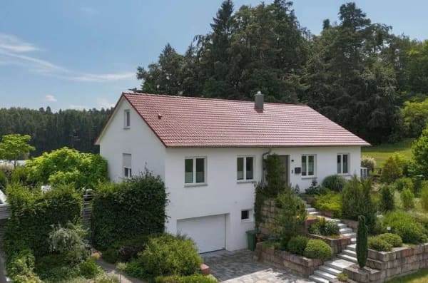 Immobilie in Dentlein am Forst - Stilvolles Wohnen im Grünen mit Pool, Sauna und hochwertiger Ausstattung! - Bild 2