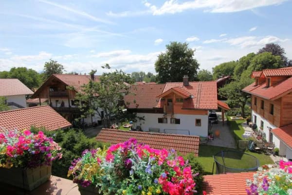 Immobilie in Benediktbeuern - Wohntraum mit Bergpanorama! Top gepflegte 3-Zi. DG-Whg.  in der Nähe vom Kloster Benediktbeuern. - Bild 0