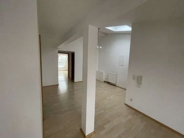 Immobilie in Wettenberg - Mit Balkon: Charmante, lichtdurchflutete 3 Zimmer-Wohnung, 
Breslauer Straße 8, 35435 Wettenberg... - Bild 2