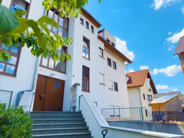 Immobilie in Ammerbuch - Einziehen und Wohlfühlen: gepflegte 3-Zi-Wohnung mit Doppelgarage! - Bild 0