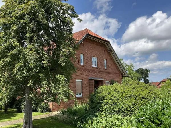 Immobilie in Stolzenau - Großzügiges Wohnhaus mit Ausbaureserven in gesuchter dörflicher Lage! - Bild 0