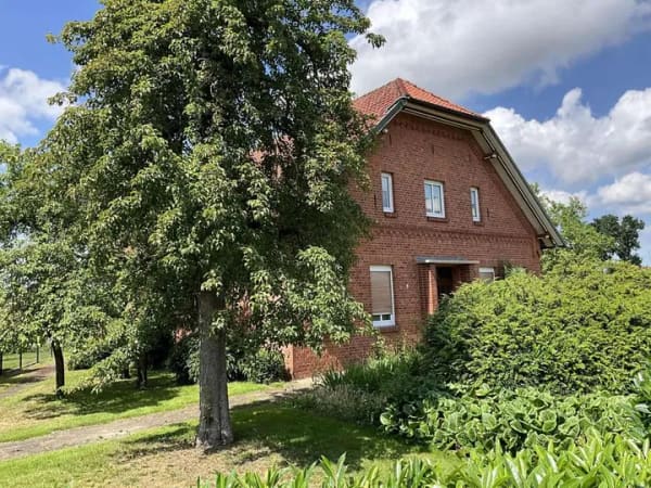 Immobilie in Stolzenau - Großzügiges Wohnhaus mit Ausbaureserven in gesuchter dörflicher Lage! - Bild 1