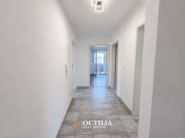Immobilie in Nandlstadt - Bezugsfreie 3-Zimmer-Maisonette mit Balkon, hochwertiger Einbauküche und TG-Stellplatz - Bild 1