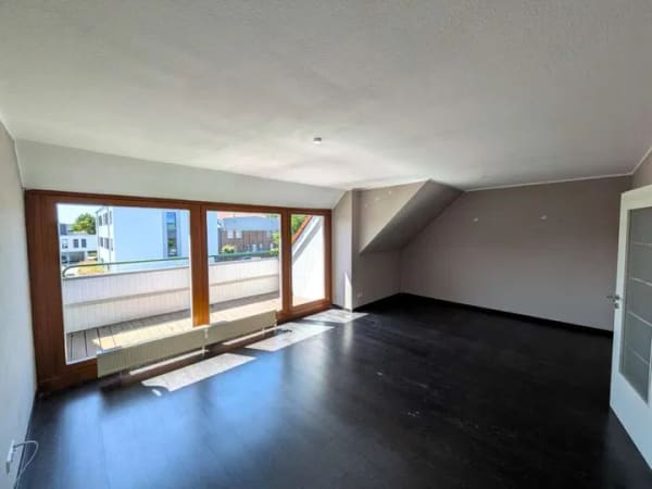 Immobilie in Jever - Gepflegte Dachgeschosswohnung mit Loggia, zwei Stellplätzen und zwei Kellerräumen in Jever - Bild 1