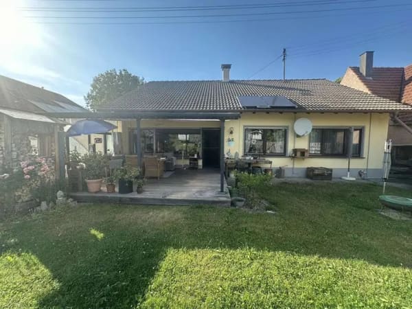 Immobilie in Bösingen - Einfamilienhaus mit großem Garten, Einlieger-/ Gäste-Wohnung und Ausbaupotenzial - Bild 0