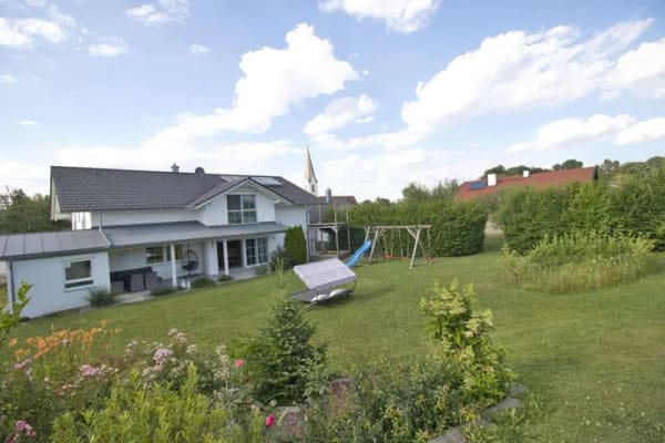Immobilie in Neumarkt-Sankt Veit - Einzigartiges Wohn- und Geschäftshaus in idyllischer Ortsrandlage mit Blick ins Grüne - Bild 0